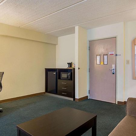 Quality Suites Atlanta Airport East フォレストパーク エクステリア 写真