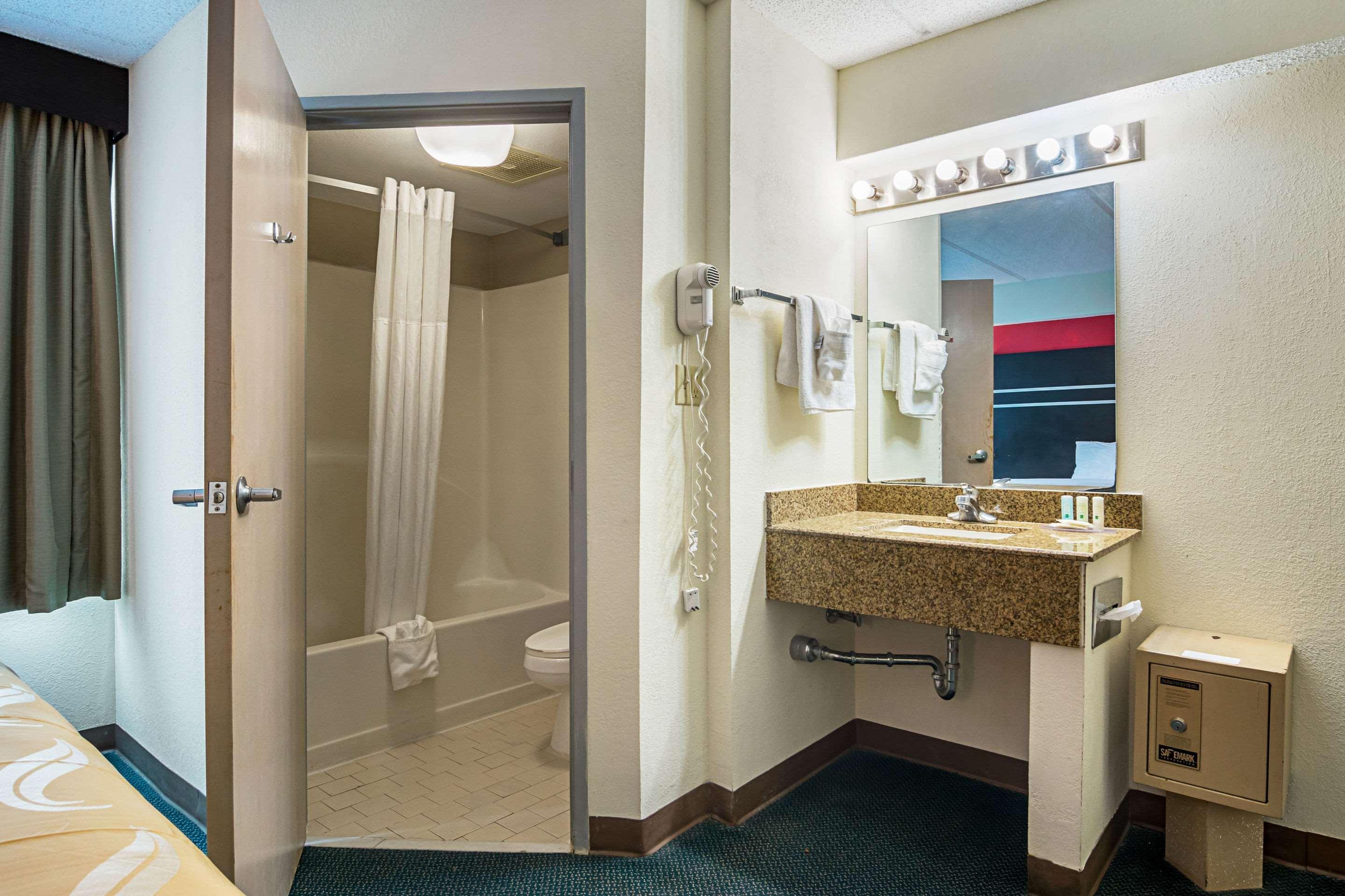 Quality Suites Atlanta Airport East フォレストパーク エクステリア 写真
