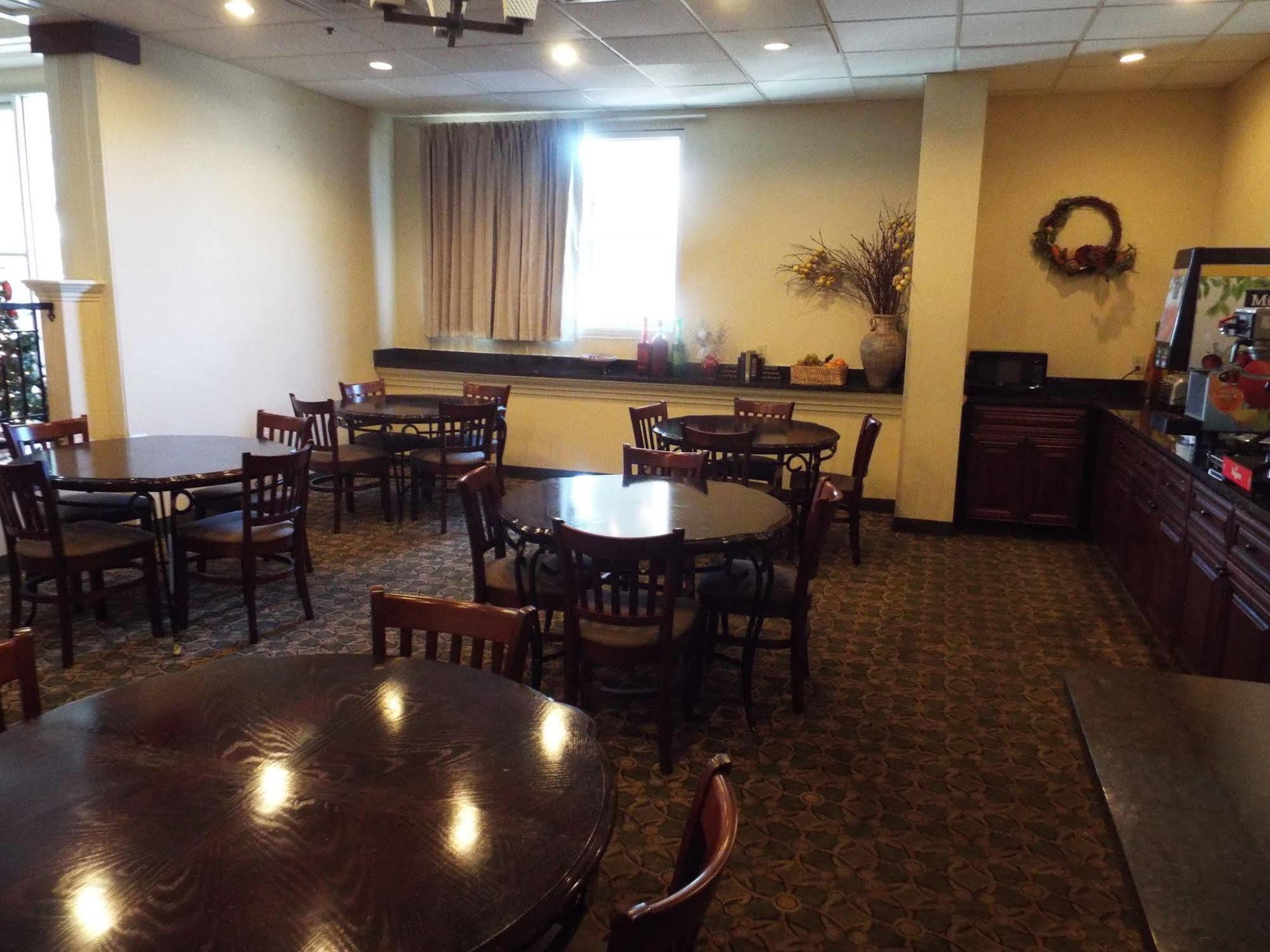 Quality Suites Atlanta Airport East フォレストパーク エクステリア 写真