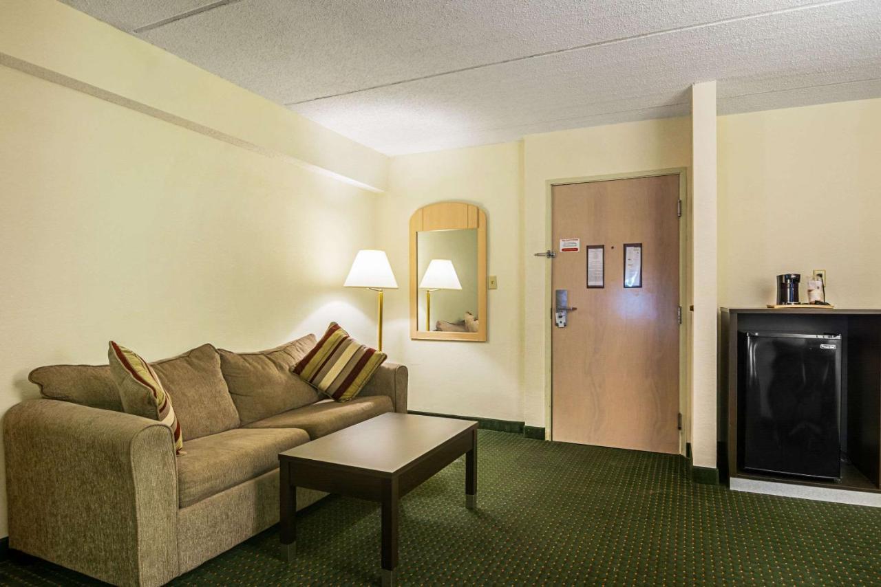 Quality Suites Atlanta Airport East フォレストパーク エクステリア 写真